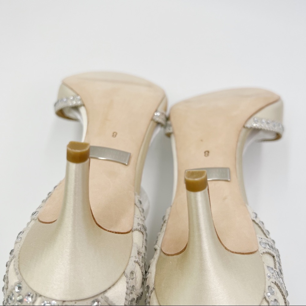 Badgley Mischka Women's Gillian Jeweled Ivory Satin Dress Sandal Heels Pumps 8 - Picture 14 of 15